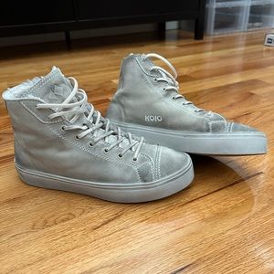 KOIO Mens size 9 sneaker. Distressed look. Work only once. Like new condition